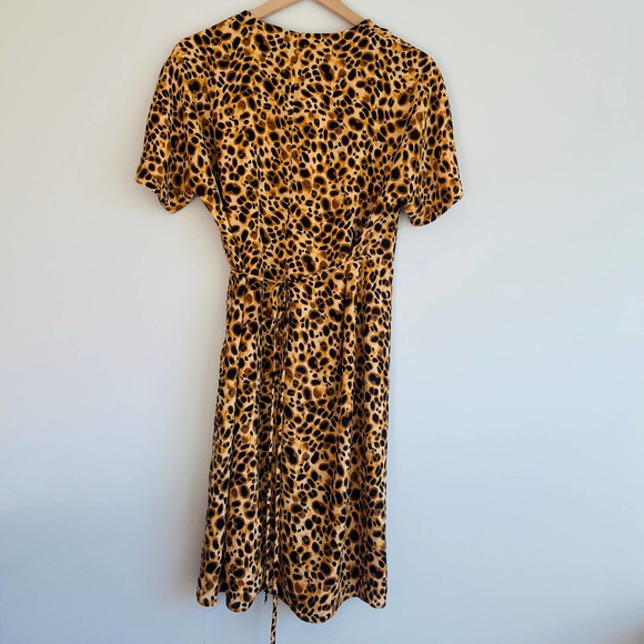 Aritizia Babaton Wallace Leopard Print Knee-Length V-Neck Wrap Dress Size M - Picture 5 of 9